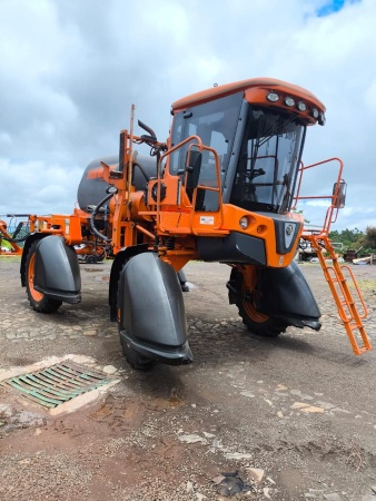 Pulverizador Autopropelido Jacto Uniport 2000 Plus ano 2014 - Uniport 2000 Plus - Máquinas Agrícolas
