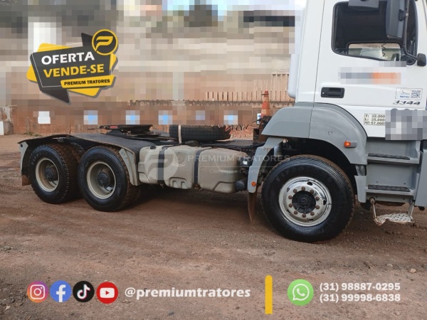 Caminhão Mercedes Benz Axor 3344 ano 2013
