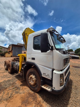 Caminhão Volvo FH 440 6x4 t ano 2009
