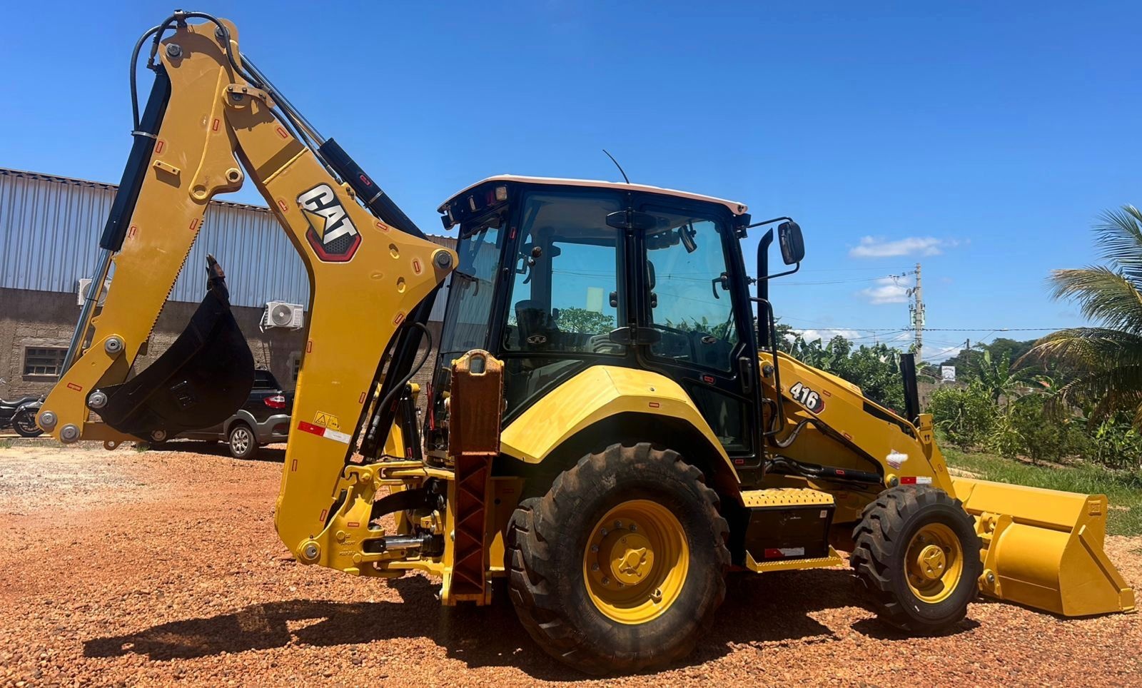 Retroescavadeira Caterpillar 416 ano 2021