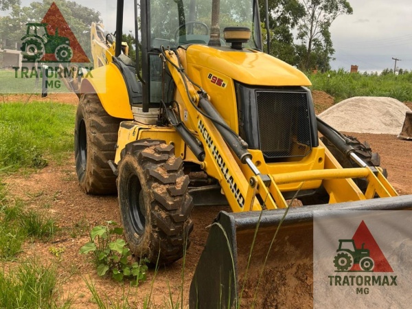 Retroescavadeira New Holland B95B 4x4 ano 2014