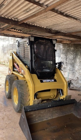Mini Carregadeira Caterpillar 226B3 ano 2015