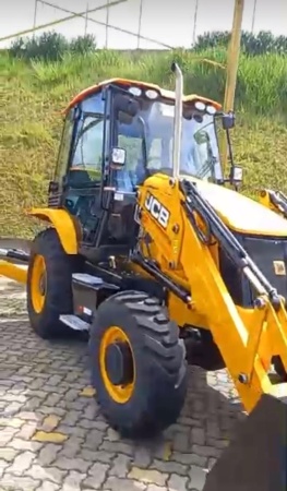 Retroescavadeira JCB 3CX ano 2024