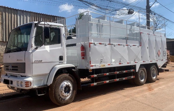 Caminhão Mercedes Benz Atron 2729 ano 2014
