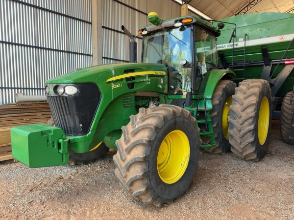Trator John Deere 7230 J ano 2019