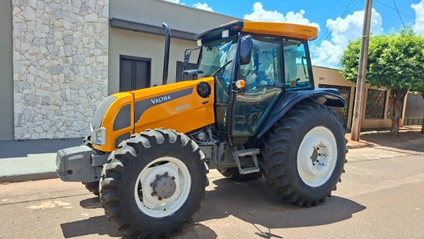 Trator Valtra BM 100 ano 2014