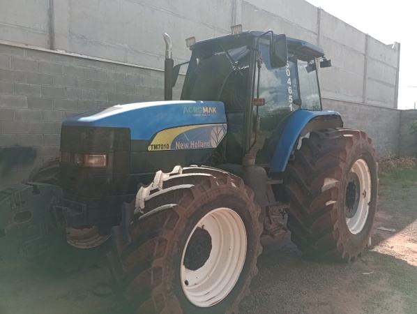 Trator New Holland TM 7010 ano 2013