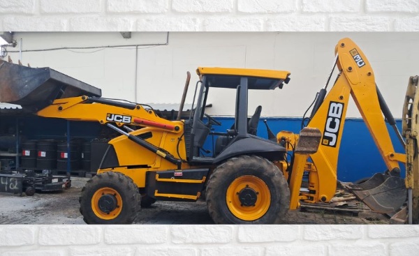 Retroescavadeira JCB 3C ano 2013