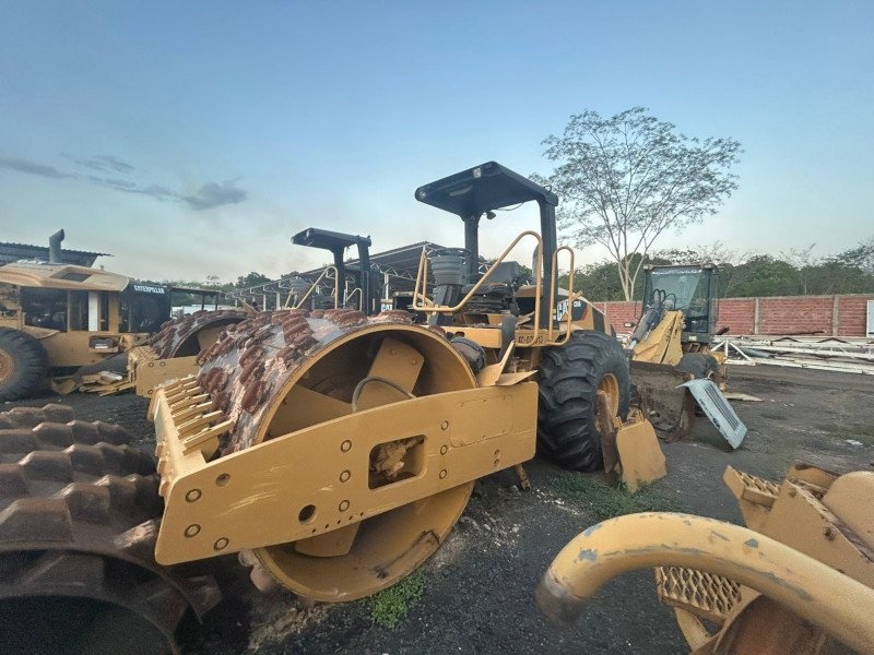 Rolo Compactador Caterpillar CS56 ano 2009