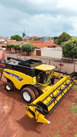 Colheitadeira New Holland CR 5080 ano 2013