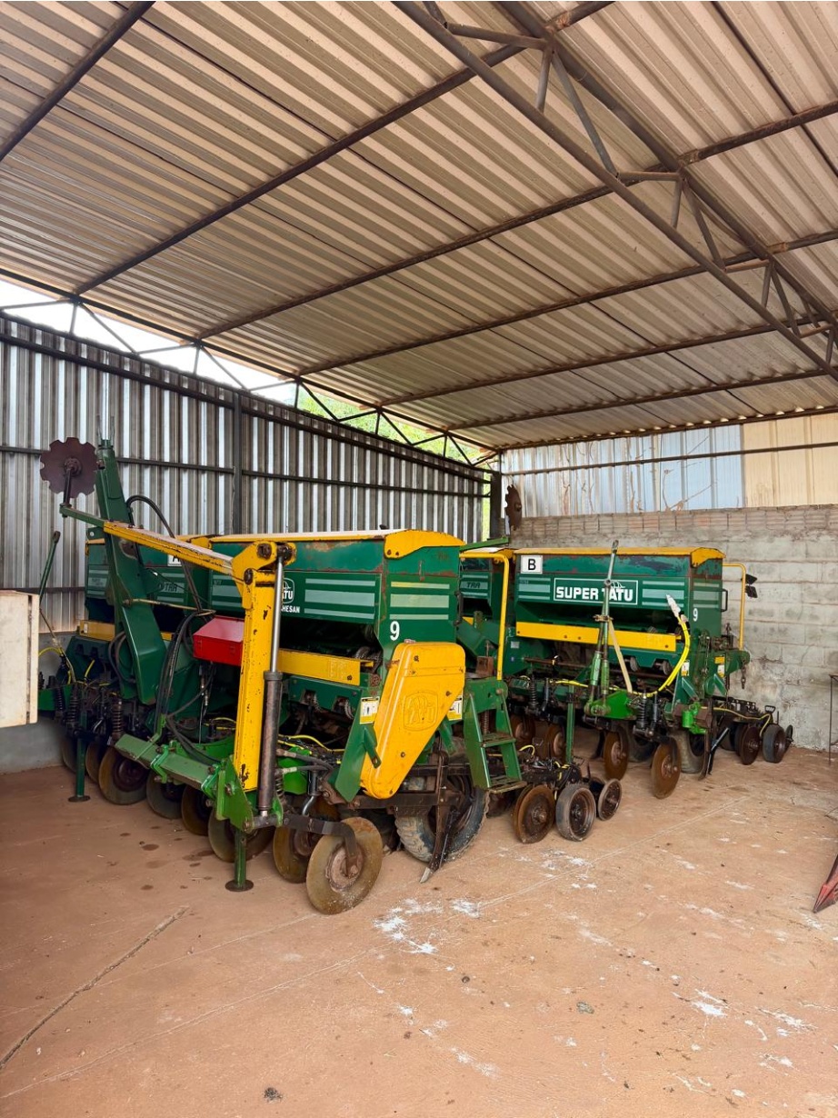 Plantadeira Tatu Marchesan PST 3 ano 2002