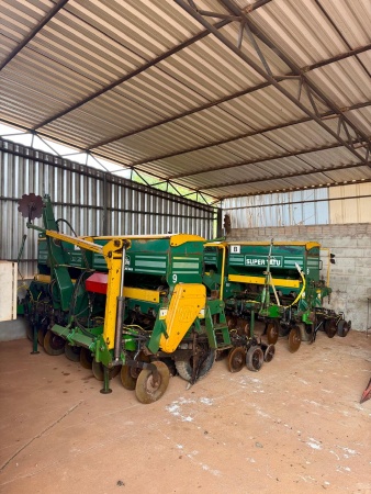 Plantadeira Tatu Marchesan PST 3 ano 2002