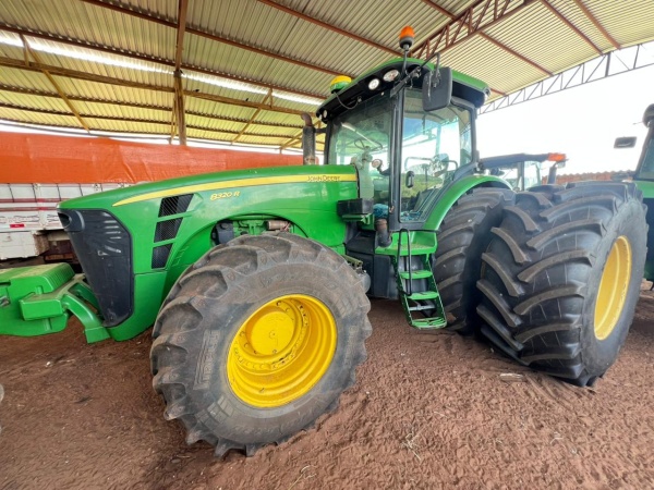 Trator John Deere 8320R ano 2016