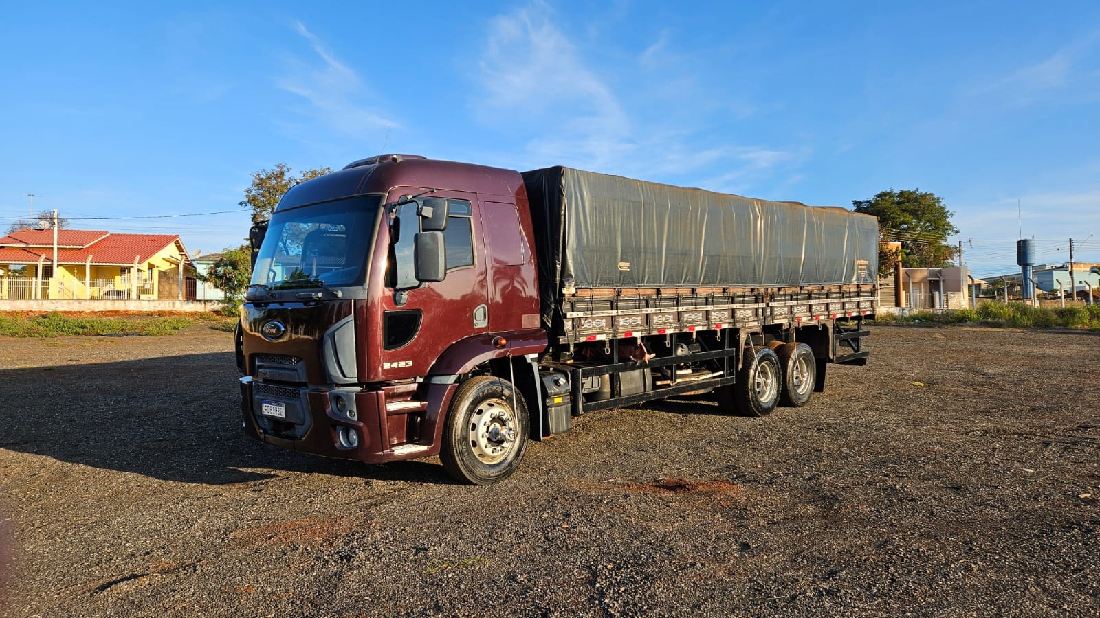 Caminhão Ford 2423 6x2 ano 2013