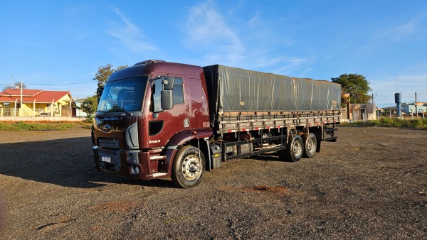 Caminhão Ford 2423 6x2 ano 2013