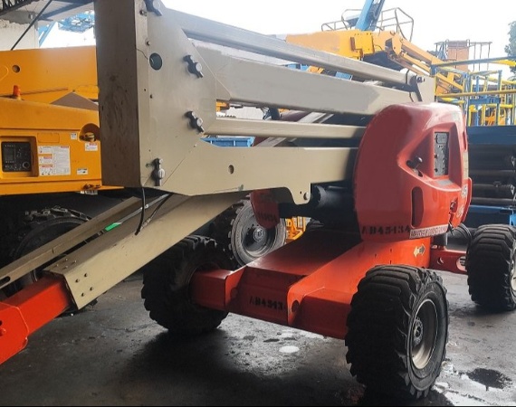Plataforma JLG 450 AJ ano 2013 - 450 AJ - Máquinas para Elevação