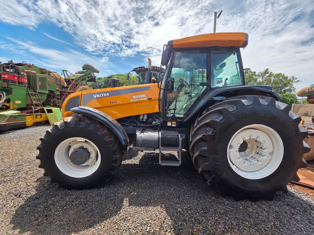 Trator Valtra BH205i ano 2011