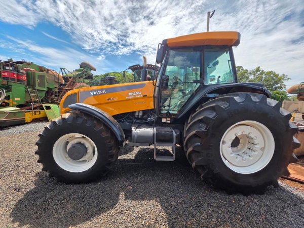 Trator Valtra BH205i ano 2011