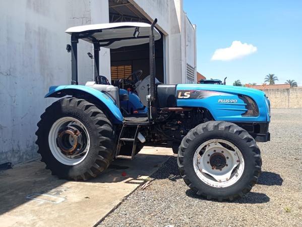 Trator LS Tractor Plus 90 plataformado ano 2019