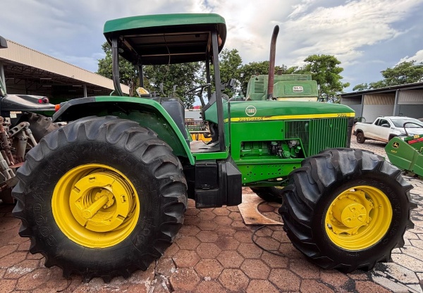 Trator John Deere 7500 ano 2001