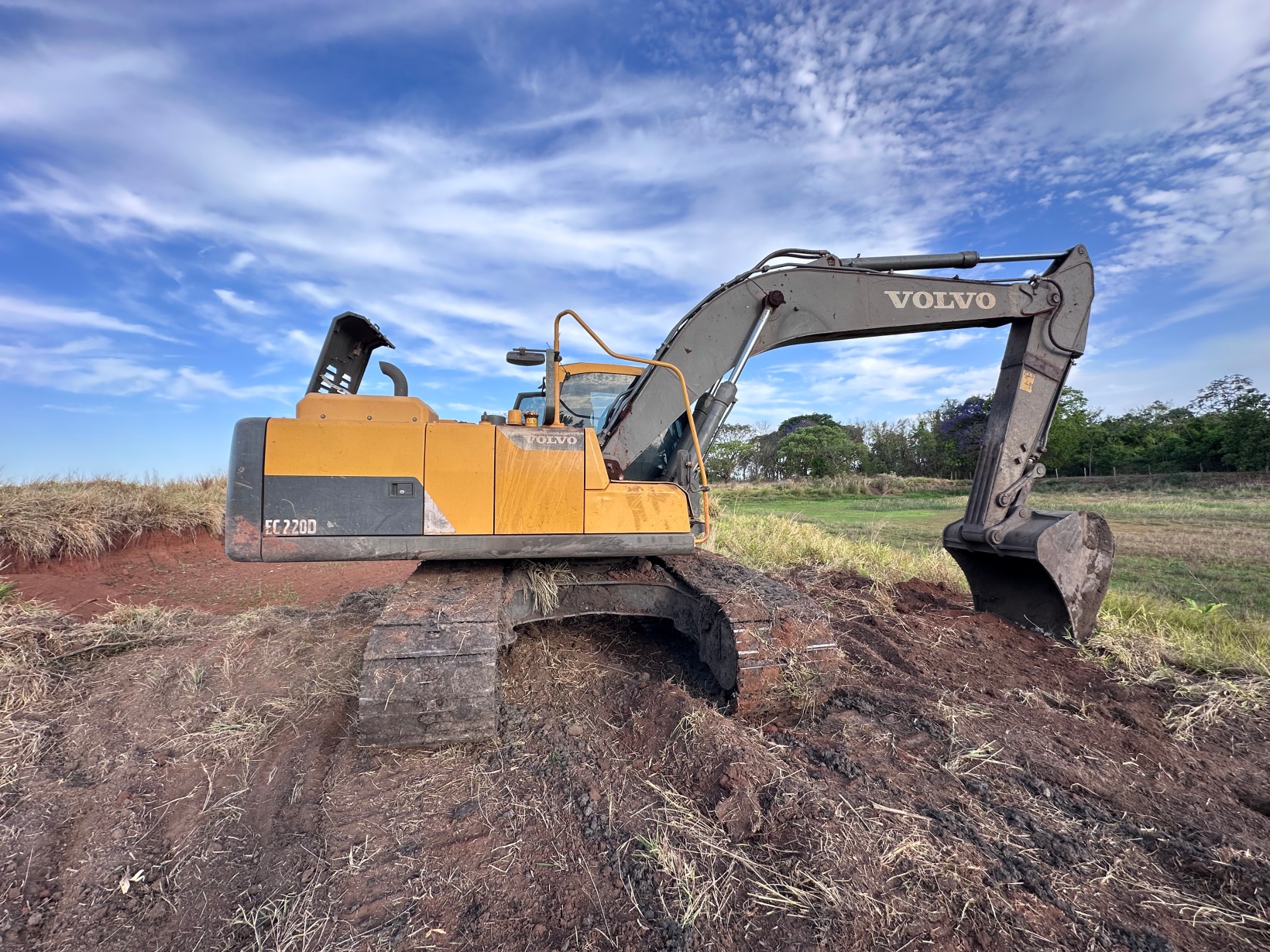 Escavadeira Volvo EC220D ano 2021