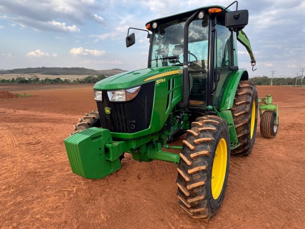 Trator John Deere 5078 E ano 2024 - 5078 E - Máquinas Agrícolas