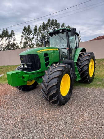 Trator John Deere 6205J ano 2016