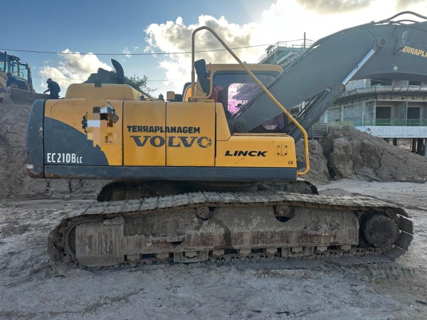 Escavadeira Volvo EC210B ano 2010 - EC210B - Máquinas de Linha Amarela