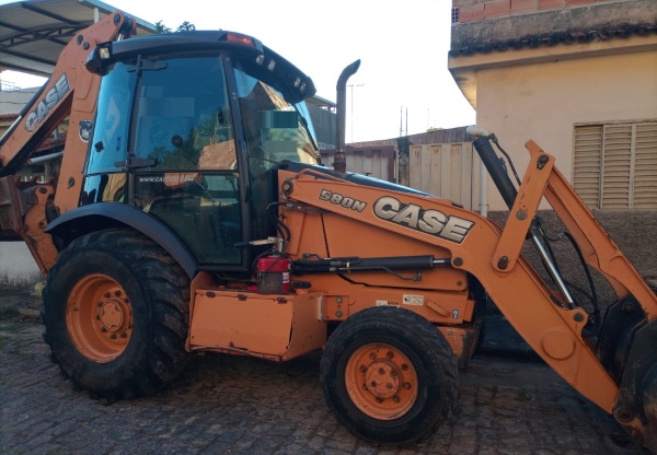 Retroescavadeira Case 580 N  ano 2014