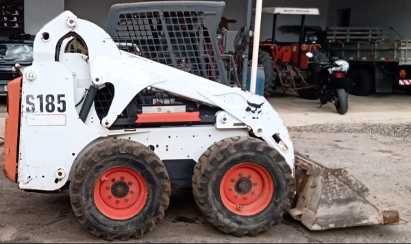 Mini Carregadeira Bobcat S185 ano 2012