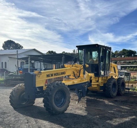 Motoniveladora New Holland RG140B ano 2006