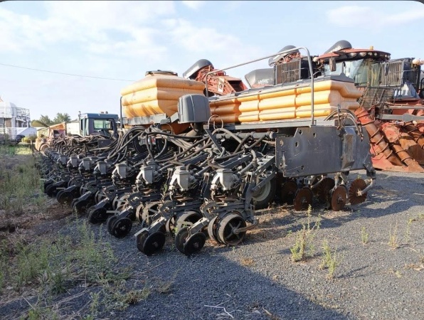 Plantadeira Valtra FRONTIER BP3016 - De 26 a 30 linhas ano 2020