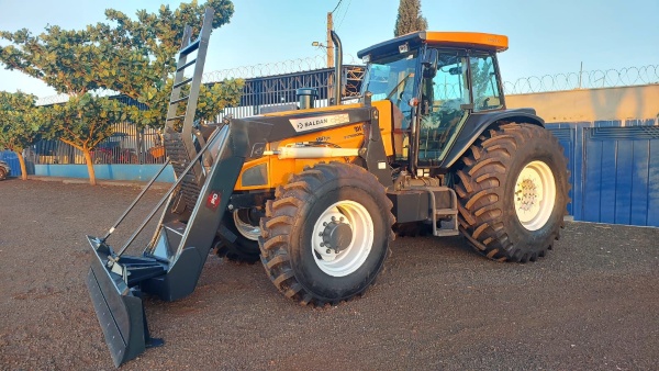 Trator Valtra BH 185i ano 2012 - BH 185i - Máquinas Agrícolas