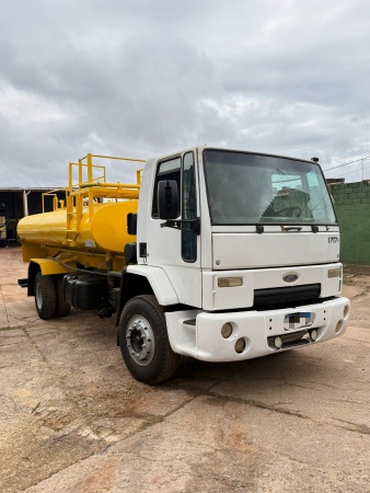 Caminhão Ford CARGO 1717 ano 2011