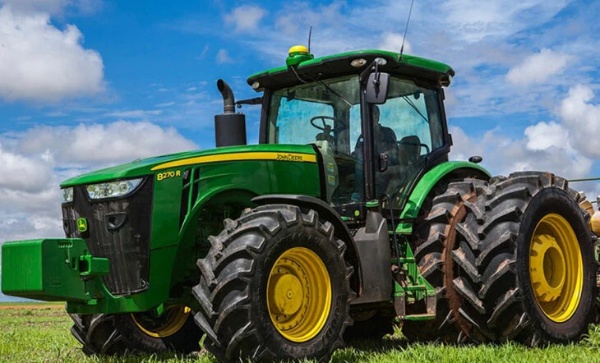 Trator John Deere 8250R ano 2026 - 8250R - Máquinas Agrícolas