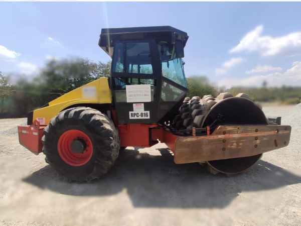 Rolo Compactador Dynapac CA250 ano 2013
