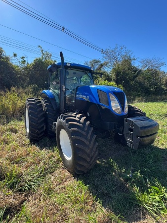 Trator New Holland T7.205 ano 2013