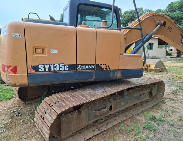 Escavadeira SANY SY135 C ano 2015