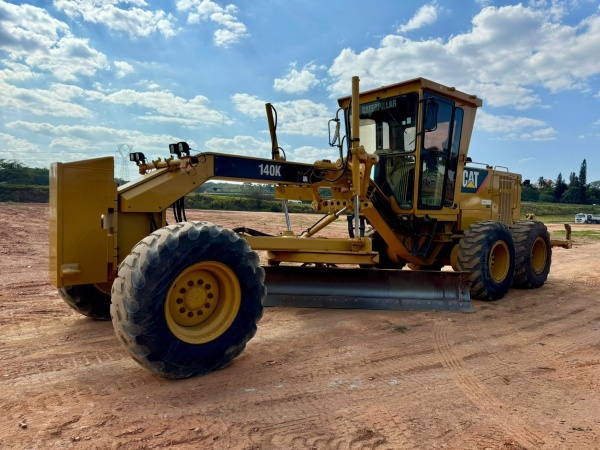 Motoniveladora Caterpillar 140 K ano 2013