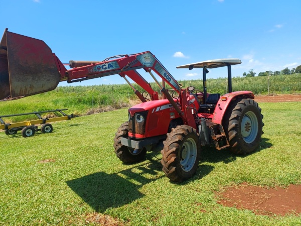 Trator Massey Ferguson MF 4275 ano 2013 - MF 4275 - Máquinas Agrícolas