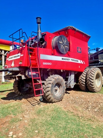 Colheitadeira Massey Ferguson MF 9690 ano 2011