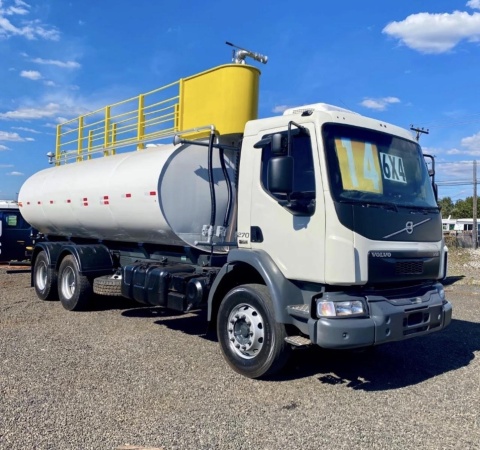 Caminhão Volvo VM 270 ano 2014 - VM 270 - Caminhões e Carretas