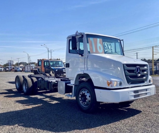 Caminhão Mercedes Benz 2324 6x2 ano 2016 - 2324 6x2 - Caminhões e Carretas