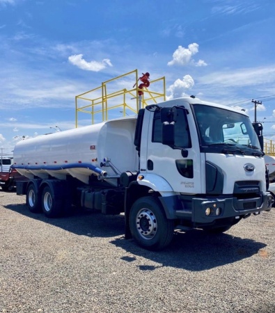 Caminhão Ford Cargo 2629 ano 2013