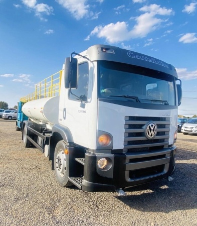 Caminhão Volkswagen 13.190 ano 2013 - 13.190 - Caminhões e Carretas