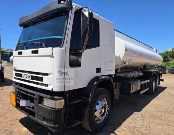 Caminhão Iveco Eurocargo 230E24 ano 2009