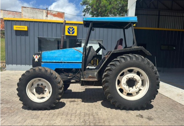 Trator Valtra 885 ano 2002
