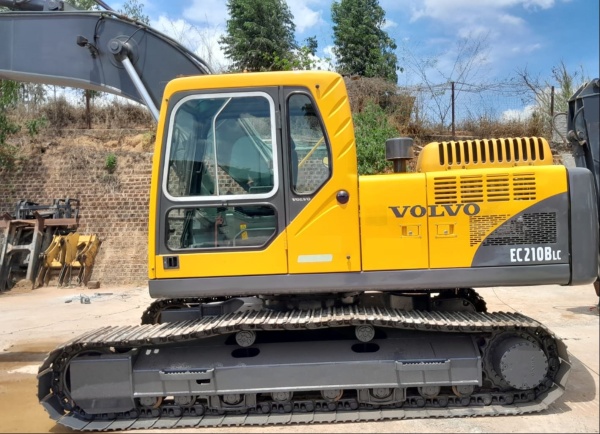 Escavadeira Volvo 210BLC ano 2010 - 210BLC - Máquinas de Linha Amarela