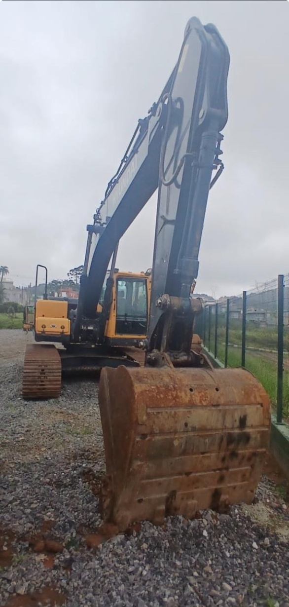 Escavadeira Hyundai 220LC-9S ano 2021