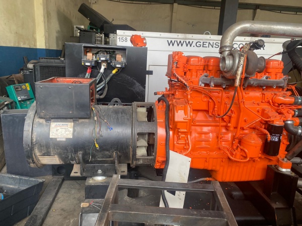 Gerador de Energia STEMAC 300 kVA ano 2013